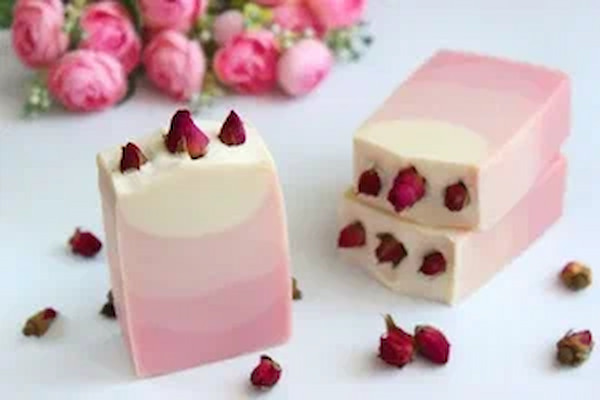 تصویر 2 از خرید شکلات توت فرنگی + قیمت فروش استثنایی
